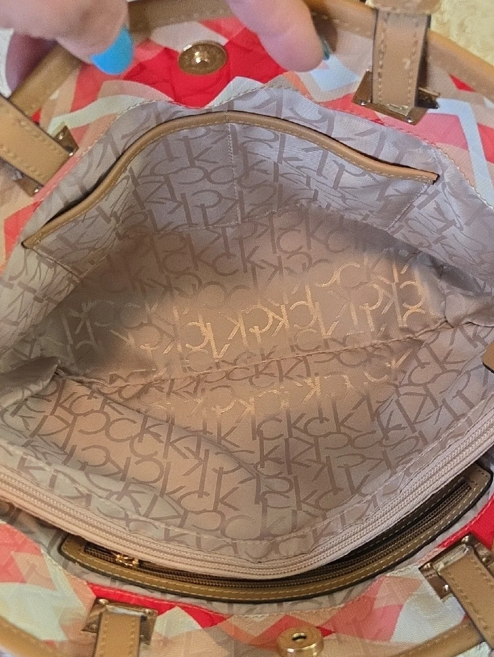 Women’s Geometric Pink & Red Tote Bag (FREE BEAUTY GIFT INCLUDED) - Picture 5 of 9